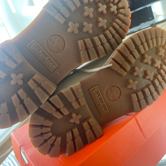 Boots - Picture 4 of 4